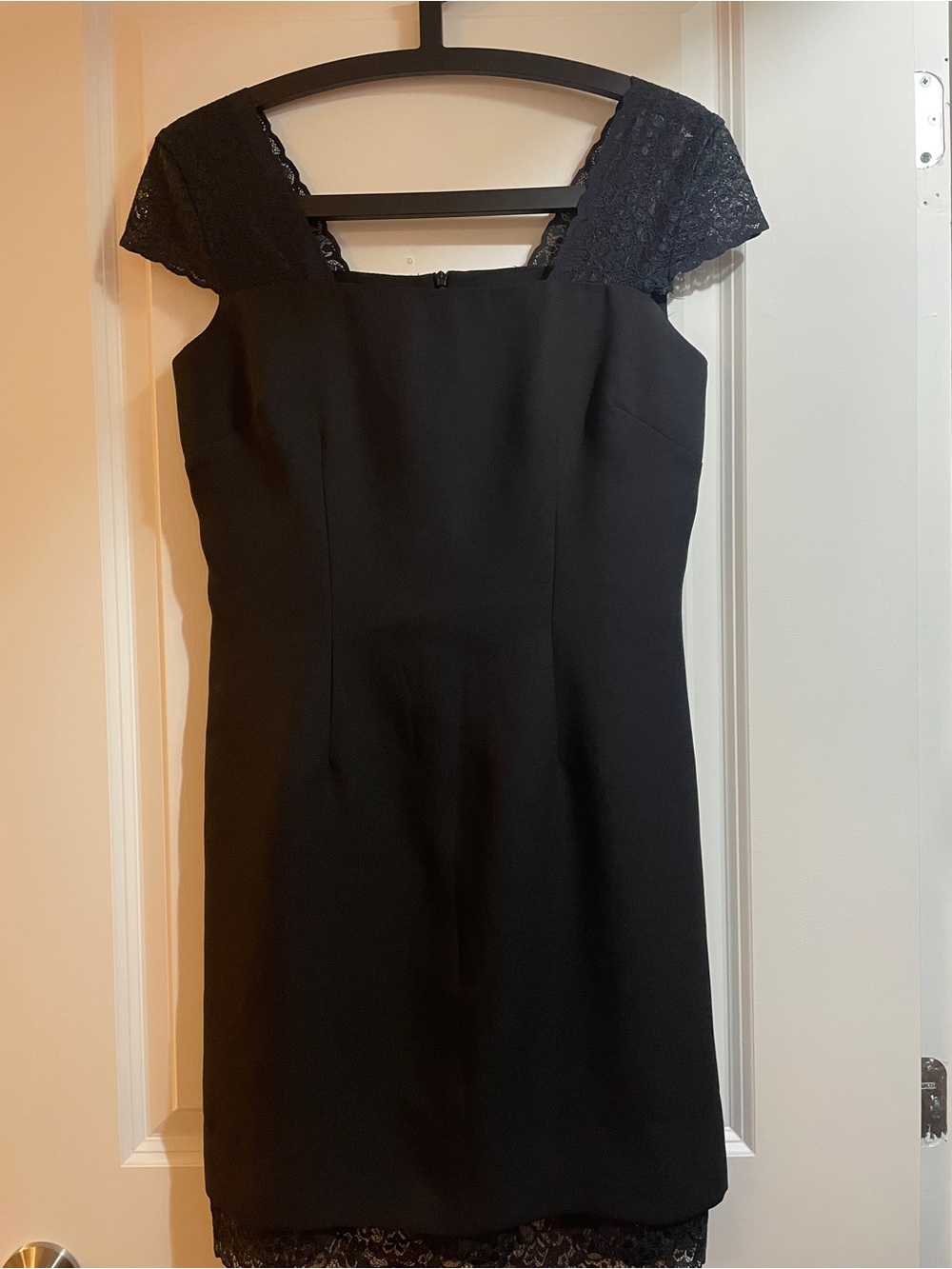 MC COLLECTION Black Dress with Red Trim Accent